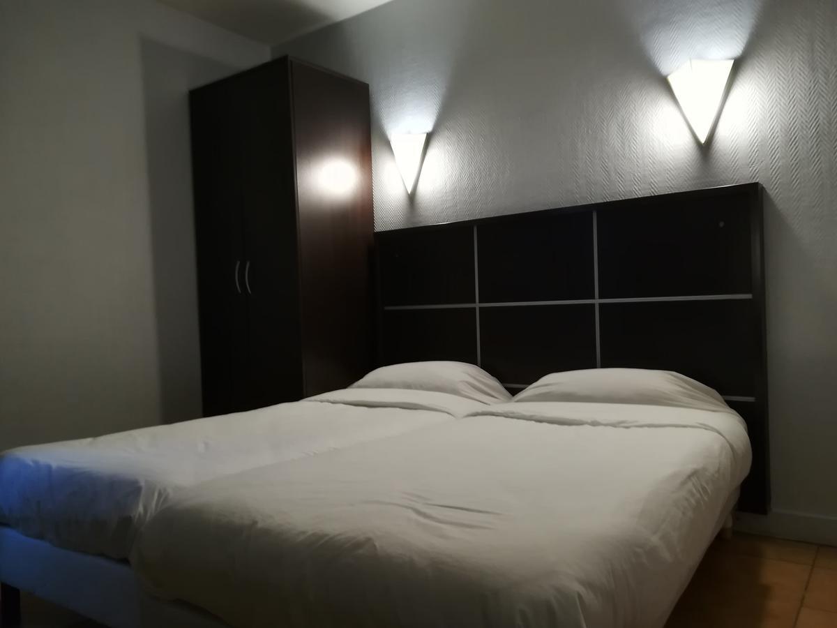 Hotel Du Globe 18 Parigi Esterno foto