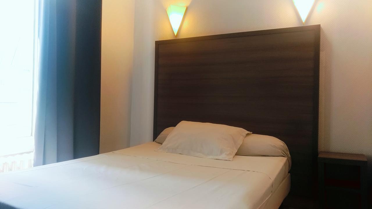 Hotel Du Globe 18 Parigi Esterno foto